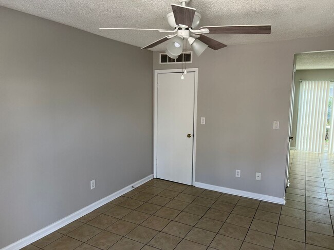 Foto del edificio - Unfurnished 2 Bedroom, 1.5 Bath Town Home ...