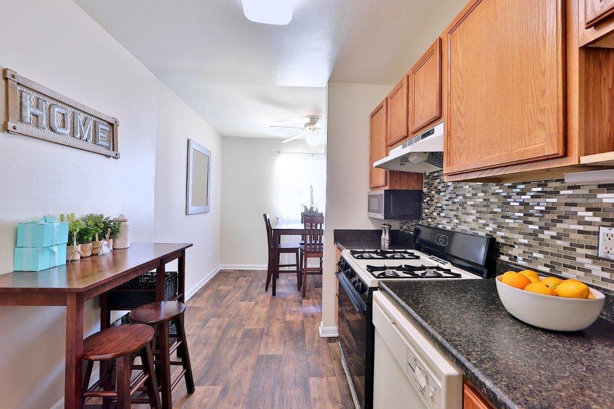 Cedar Creek Apartment Homes 215 Woodhill Dr Glen Burnie, MD