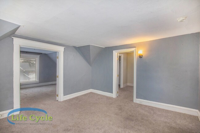 Building Photo - 443 Quimby St NE