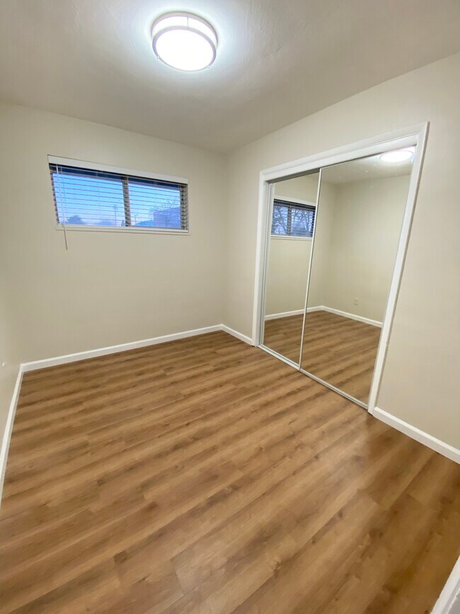 Building Photo - 197 Kirman Ave
