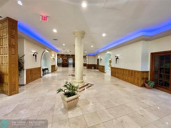 Foto del edificio - 3725 S Ocean Dr