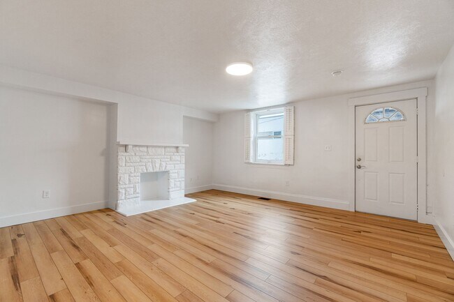 Building Photo - Brand New 3 bed, 2 bath Remodel located in...