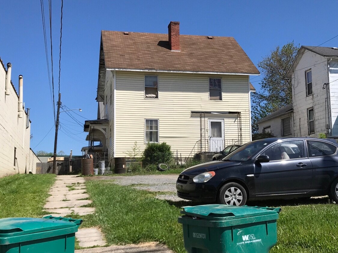Primary Photo - 1 Peck Ct