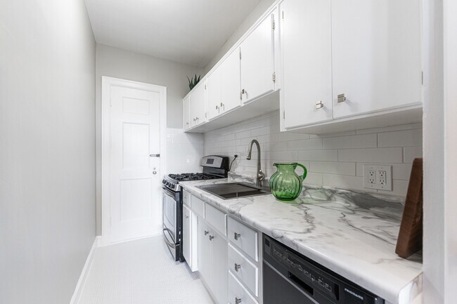 Foto del edificio - 2000 N Lincoln Park W