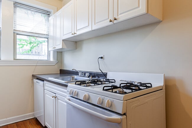 Building Photo - 540 W Aldine Ave