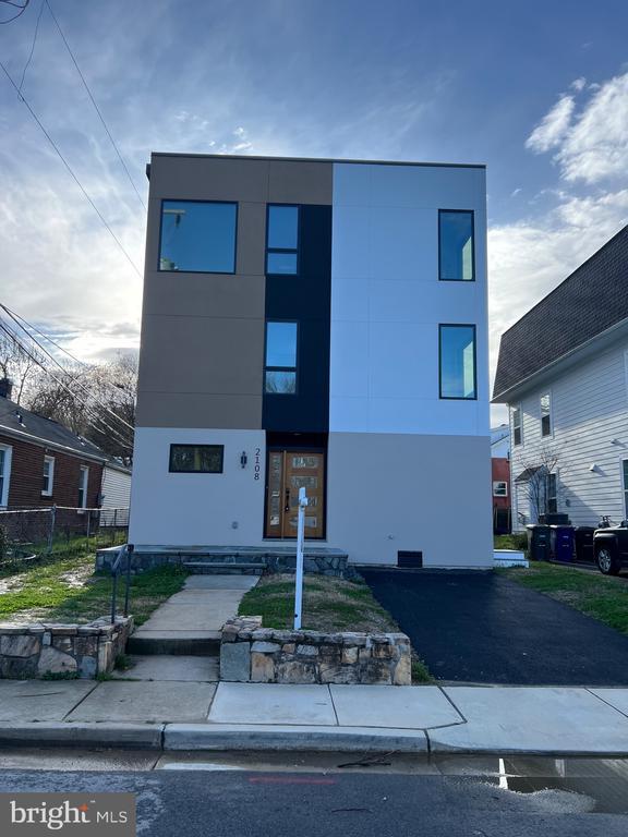 Foto principal - 2108 S Joyce St