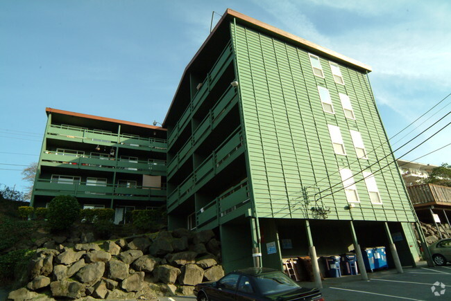 Building Photo - Dor-Rik