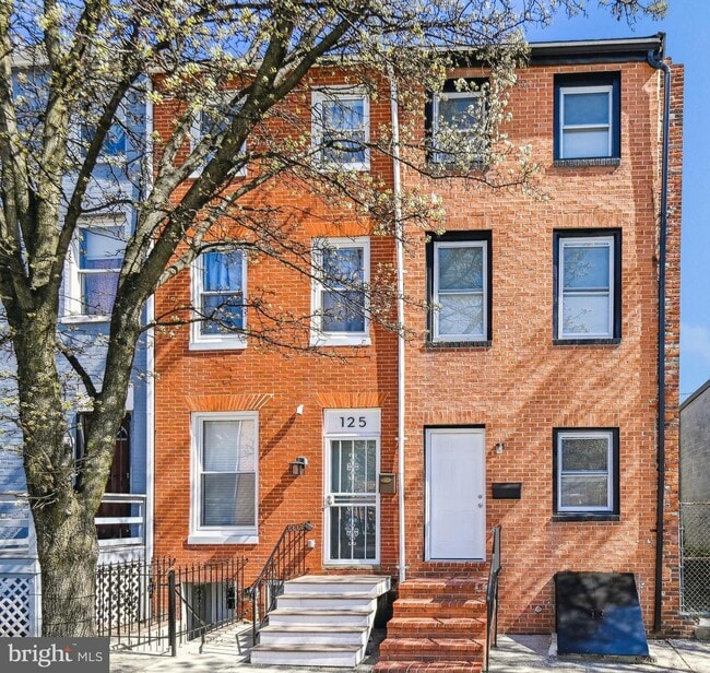 Building Photo - 127 S Poppleton St