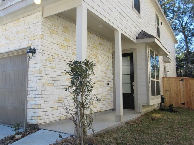 Foto del edificio - 666 Royal Arch Dr