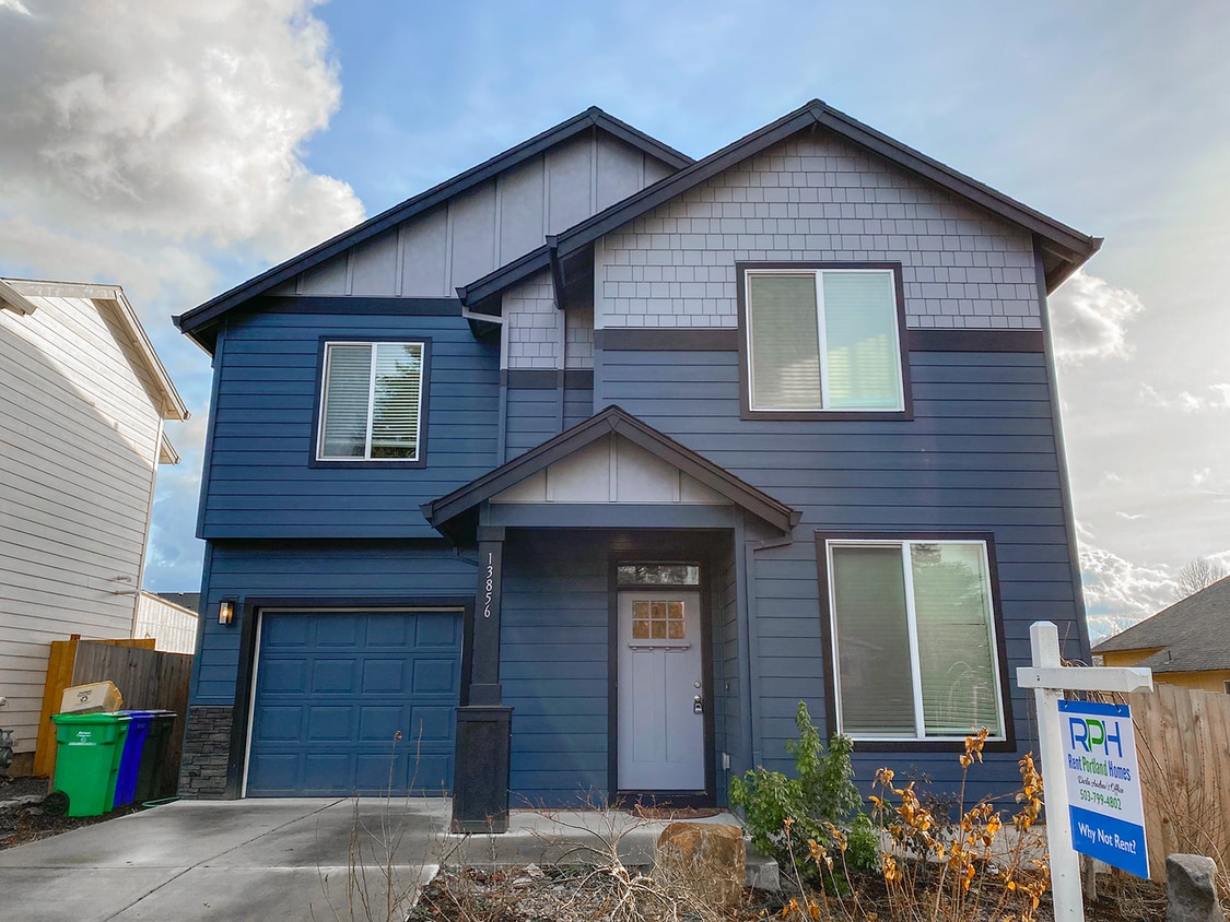 Primary Photo - Built in 2020 Powellhurst Home! - 4 Bedroo...