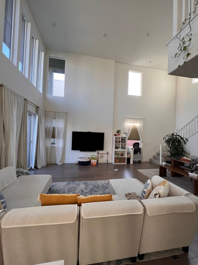 Building Photo - 45079 Insight St