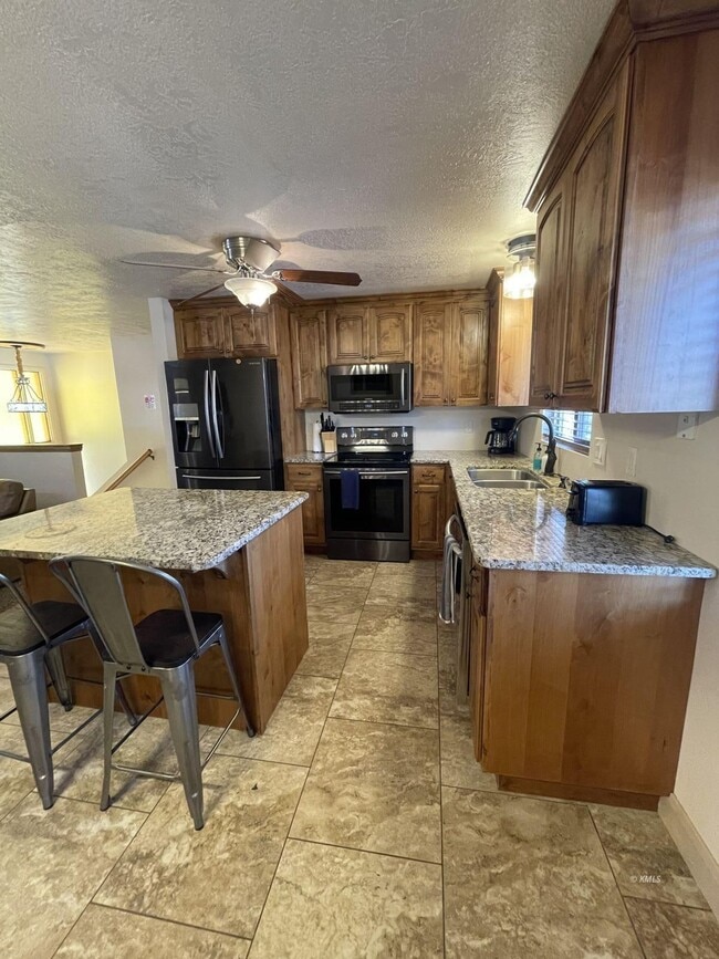 Building Photo - 112 E 450 N