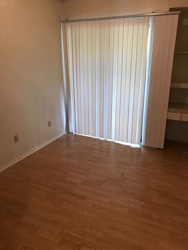 Foto del edificio - PRE-LEASE 2025/2026: $1600 OR BEST OFFER!!...