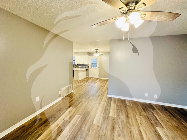 Foto del edificio - 2718 W Elm Ave