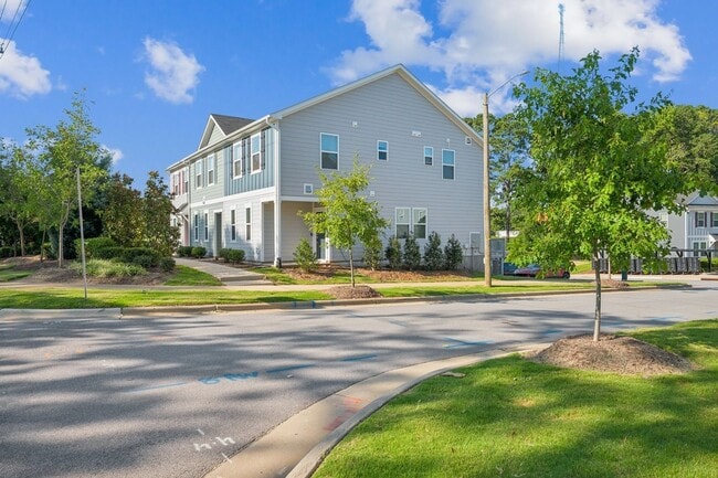 Building Photo - Charming 3BR Townhome in Raleigh