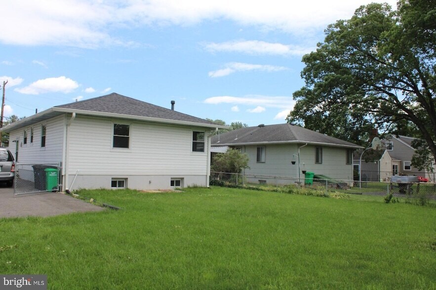 Foto del edificio - 6215 Auth Rd