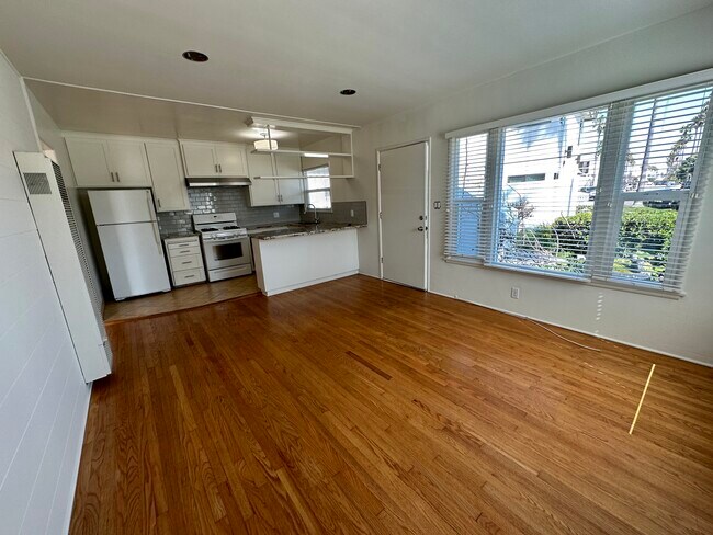 Open Living with Hardwood Floors and abundant Natural Light - 809 S Catalina Ave
