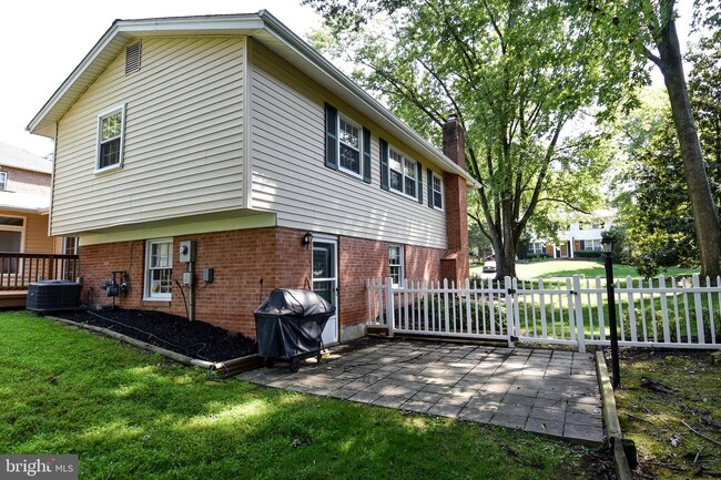 Building Photo - 1716 Burning Tree Dr