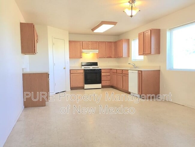 Foto del edificio - 5609 Crown Ridge Rd NW