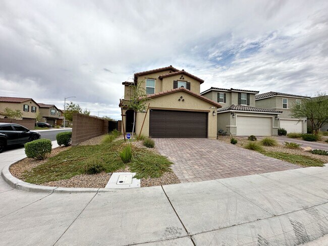 Foto del edificio - 4 BEDROOM + LOFT HOME IN GATED COMMUNITY