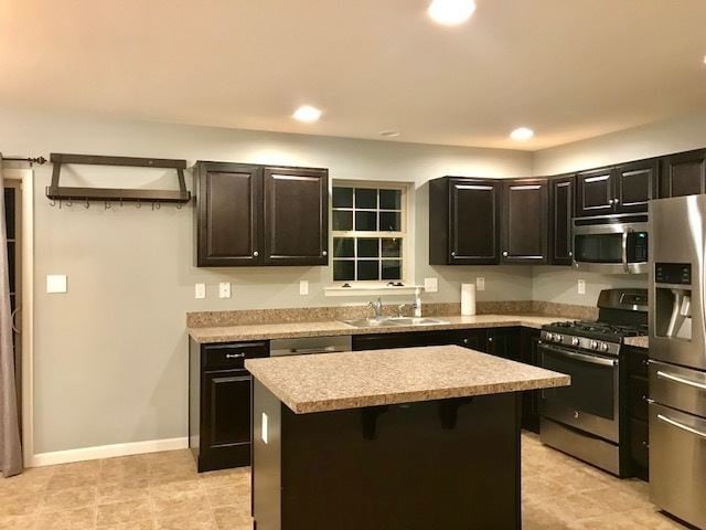 Building Photo - 3 br, 2.5 bath House - 711 JONATHON COURT