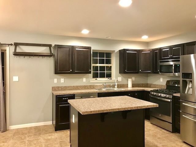 Foto del edificio - 3 br, 2.5 bath House - 711 JONATHON COURT
