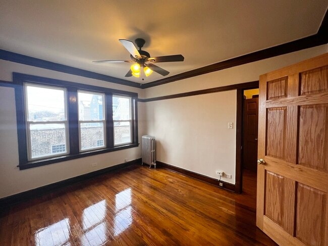 Building Photo - 2150 N Kildare Ave