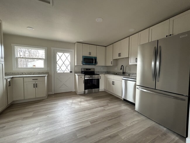 Building Photo - 1305 Rockwood Ave
