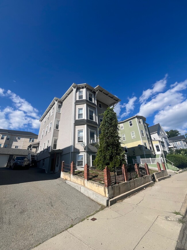 Building Photo - 193 Belmont St