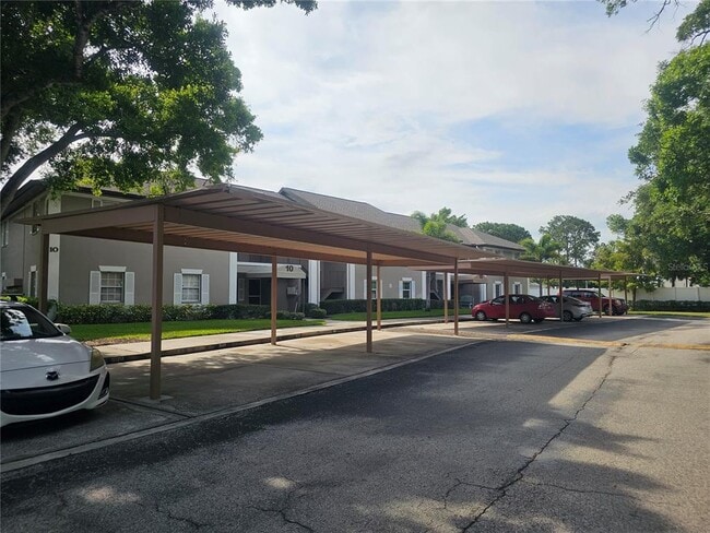 Foto del edificio - 5265 E Bay Dr