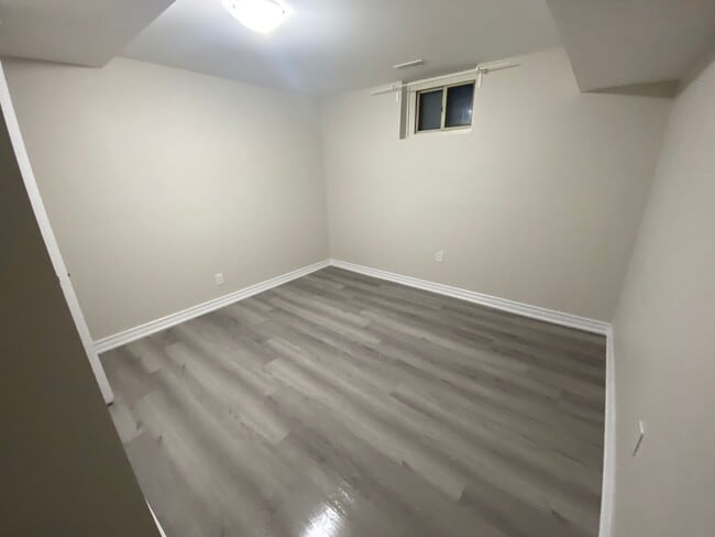 Building Photo - 35 Amberley Dr