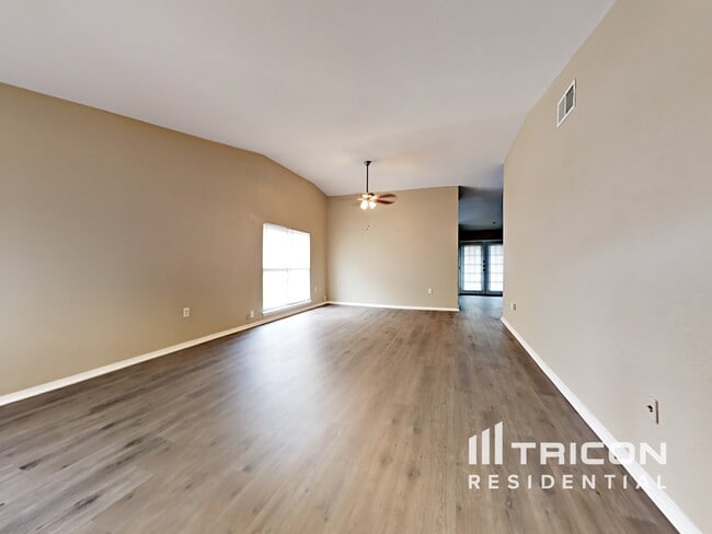 Building Photo - 14615 Hillside Ridge