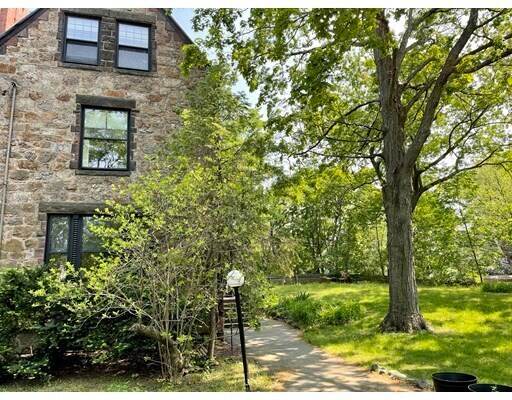 Foto del edificio - 242 Walnut St