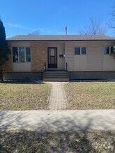 Building Photo - 594 Alverstone St