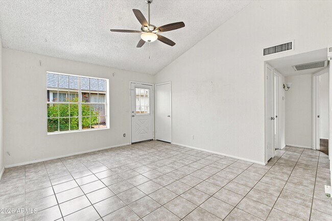 Foto del edificio - 5960 W Oregon Ave