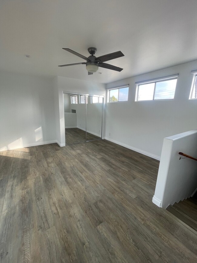 Building Photo - 205 7th Ave