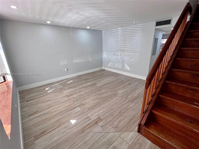 Building Photo - 10037 SW 77th Ct