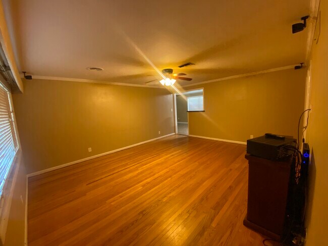 Foto del edificio - 866 Sewanee Pl