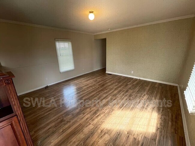 Building Photo - 4015 Wildflower Dr