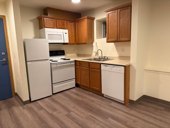 Kitchen - 620 Lincoln St