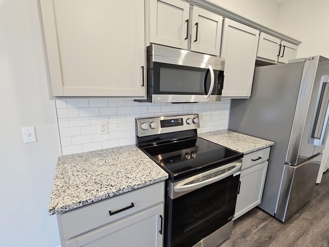 Building Photo - 1261 W Hamilton Rd N