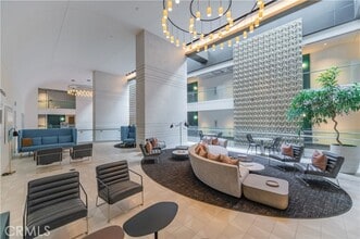 Building Photo - 400 S Broadway