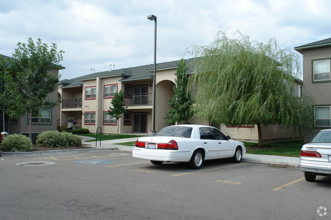 Foto del edificio - Charter Pointe Apartments