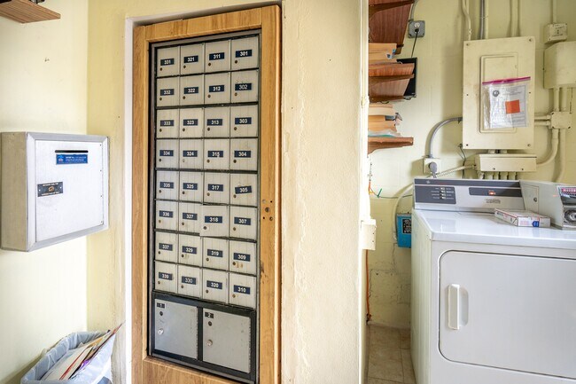 Foto del edificio - 319 Golfview Cir