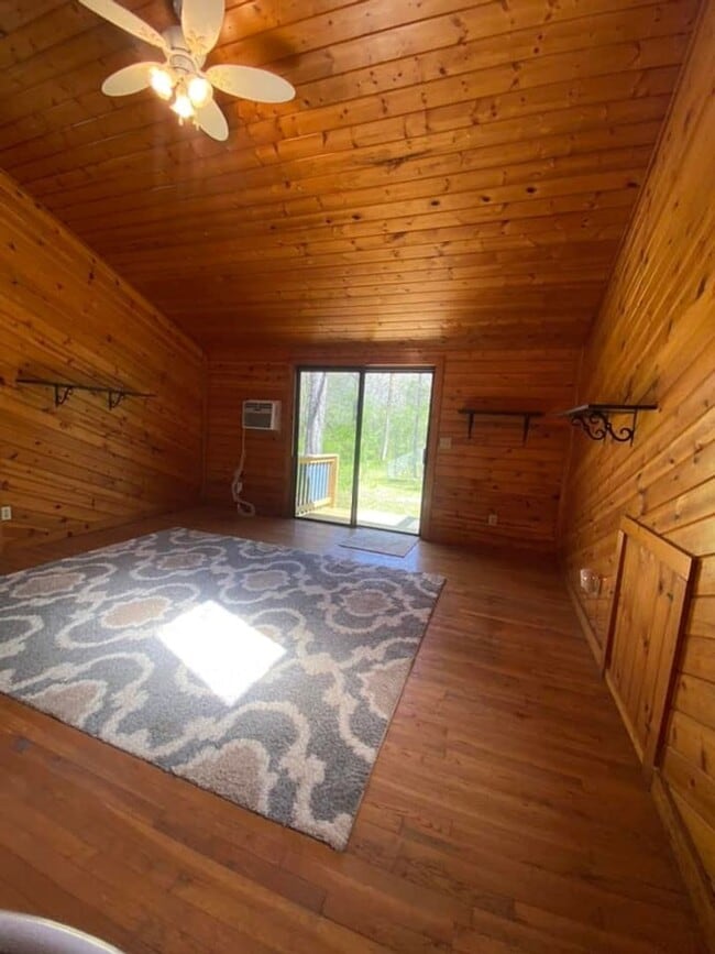 Building Photo - Artists Haven in the Northeast Georgia Mou...