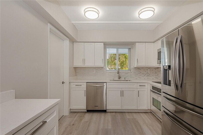 Building Photo - 2217 NE 20th Ave