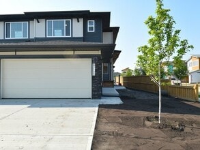 Building Photo - 2133-2135 5 Ave SW