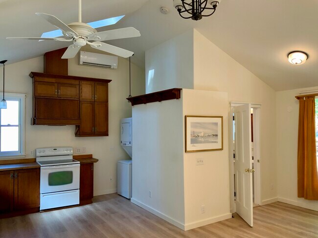 Foto del edificio - 19140 Laurel Dr