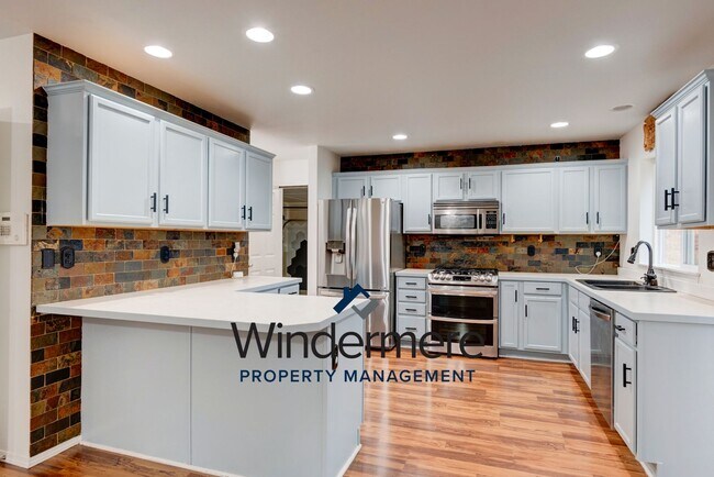 Foto del edificio - 3 bedroom 2.5 bathroom with office