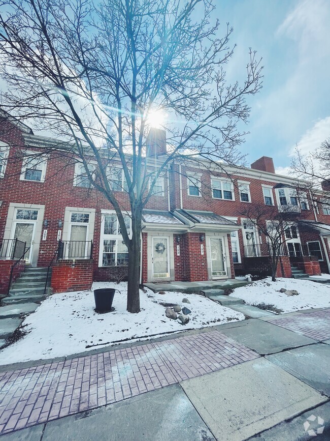 Building Photo - 163 W Kenilworth Ave